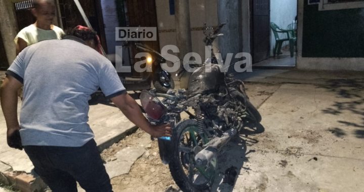 Iquitos: moto se incendia en vía pública tras desperfectos